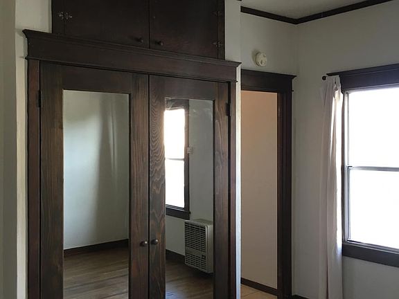 3rd image of 902 Poli St APT 202