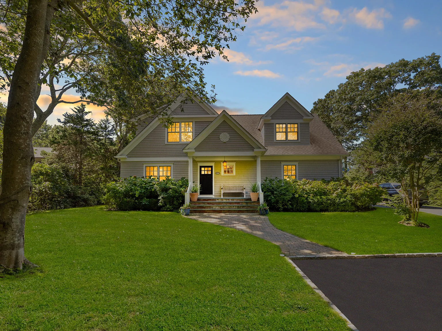 Watermill Hamptons Traditional - Rarely Available — Photo 3