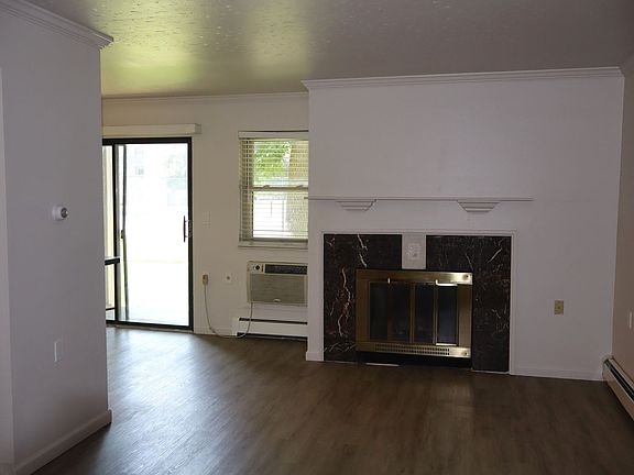 3rd image of 3400 Stanford Rd Unit B214