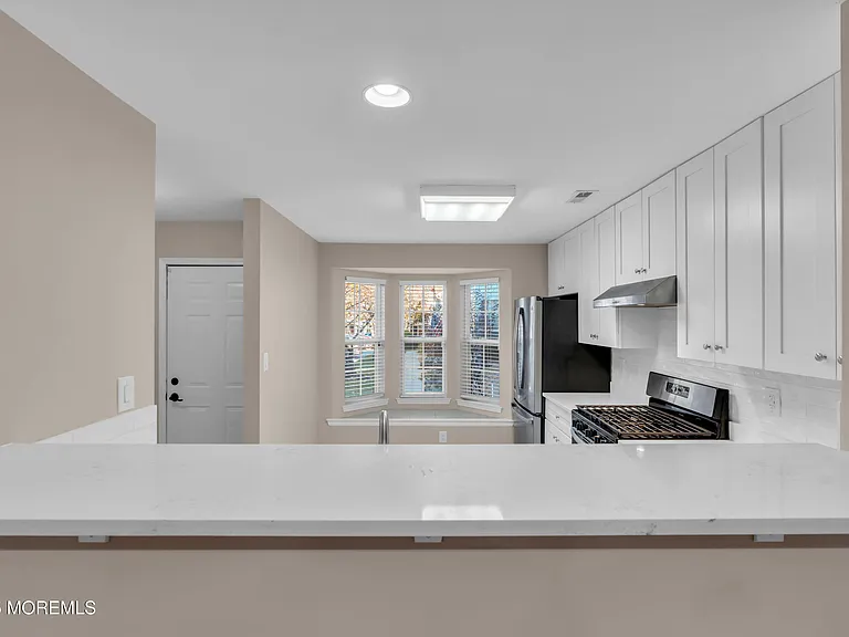 31 Lexington Ct — Photo 5