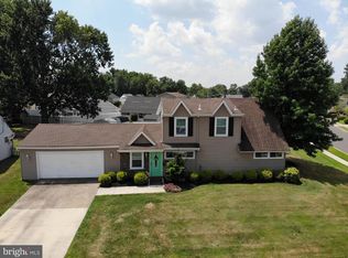 2 Ice Pond Rd, Levittown, PA 19057