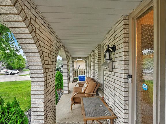 4th image of 2068 Lesperance Rd