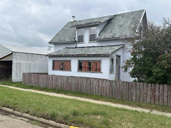 306 1st St W, Hanna, AB T0J 1P0