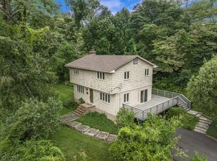 660 Winding Brook Ln, Califon, NJ 07830