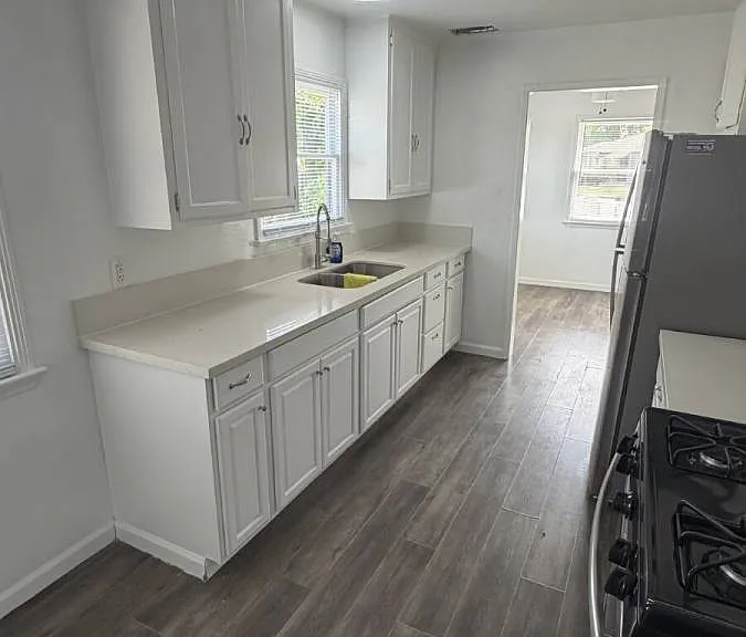1400 Maitland Dr — Photo 4