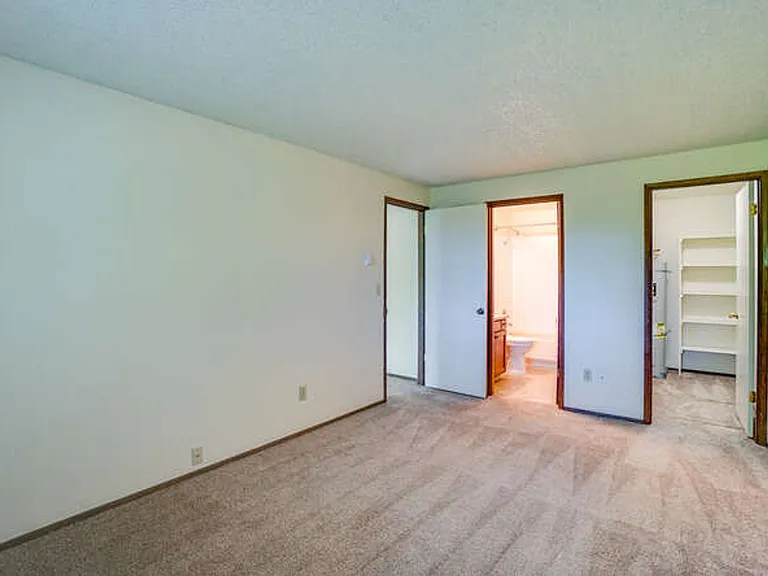 Sussex Village Apartments — Photo 12