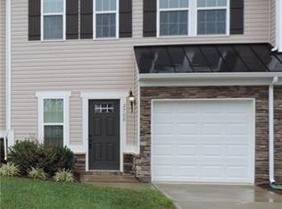 2708 Silverthorn Dr, Charlotte, NC 28273