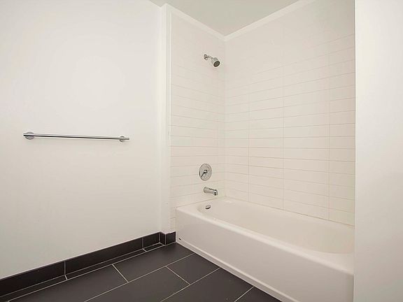 5th image of 45 Bartlett St Unit 516