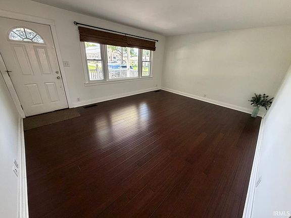 3rd image of 700 E Ulen St