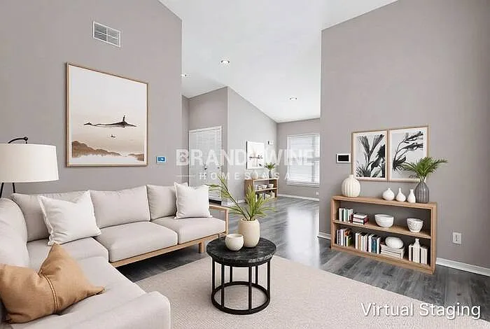 2406 S Lake Ave — Photo 3