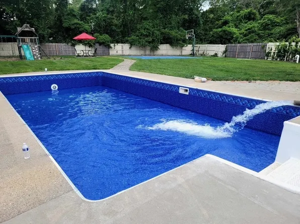 1 Locust St, Barnstable, MA 02630
