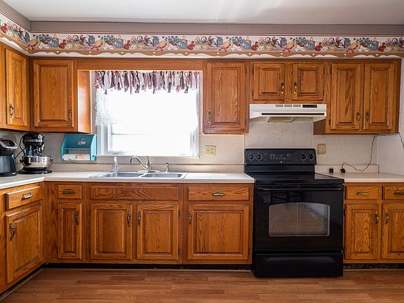 2nd image of 329 Blaine Ave