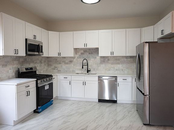 2nd image of 4850 S Prairie Ave APT 3S