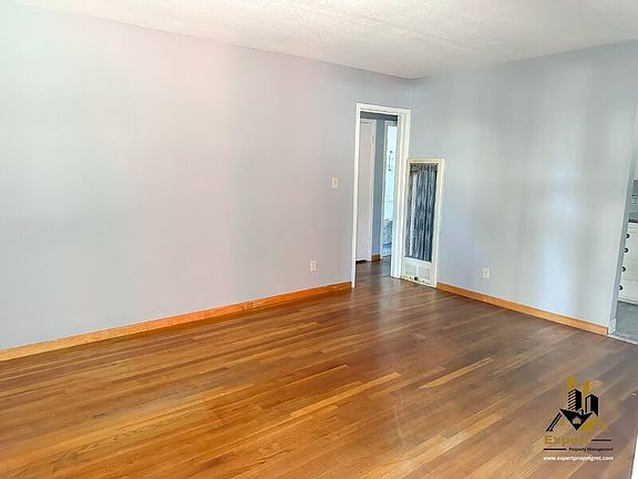 4th image of 2715 O St #4