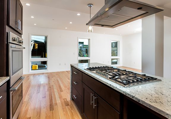 2nd image of 913 New York Ave