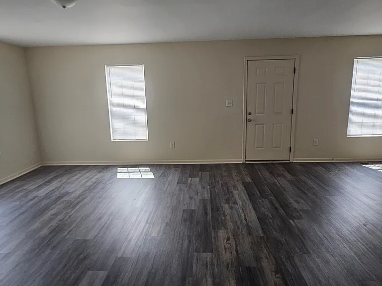 335 Pierce Dr — Photo 13