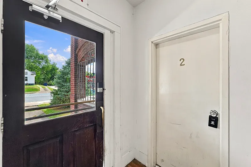 1 bed, 1.0 bath, $1,100 — Photo 2