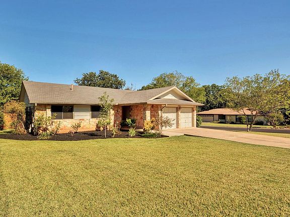 3rd image of 400 Greenwood Dr