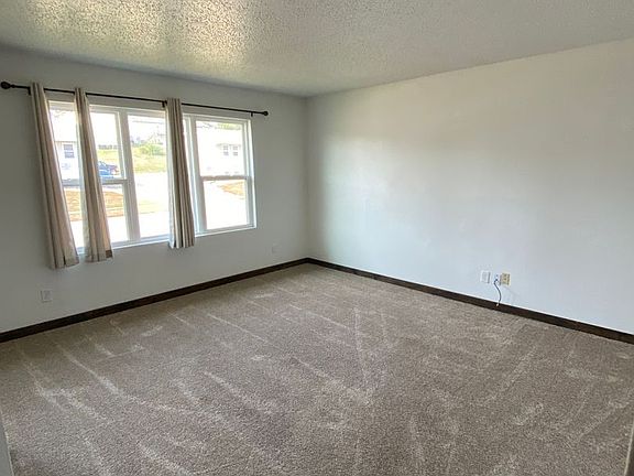 5th image of 401 Melody Ln #2