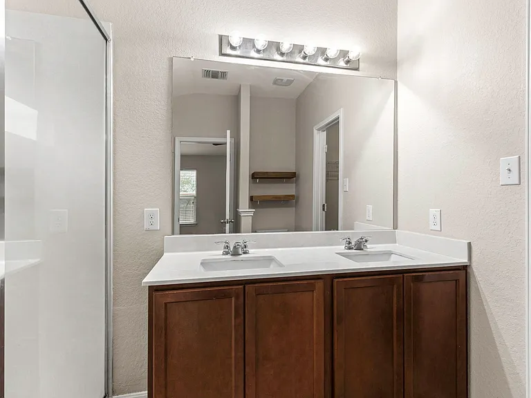 1021 Lauren St — Photo 15