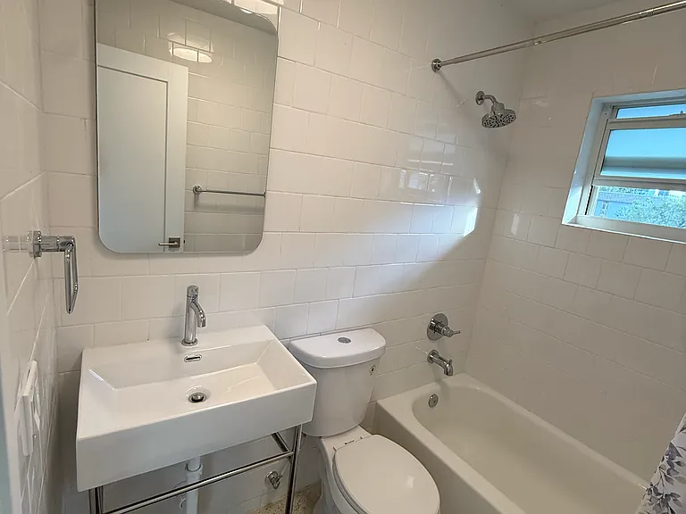 421 SW 9th St #3A — Photo 6