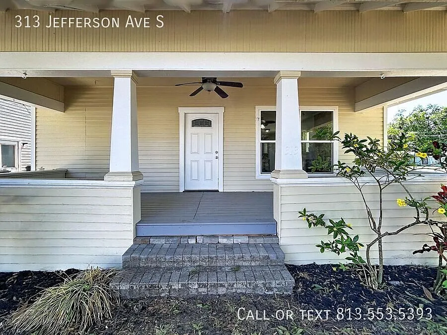 Upto a month's rent free! Fully Renovated 3-Bedroom Home on a Double Lot with Bonus Room — Photo 4