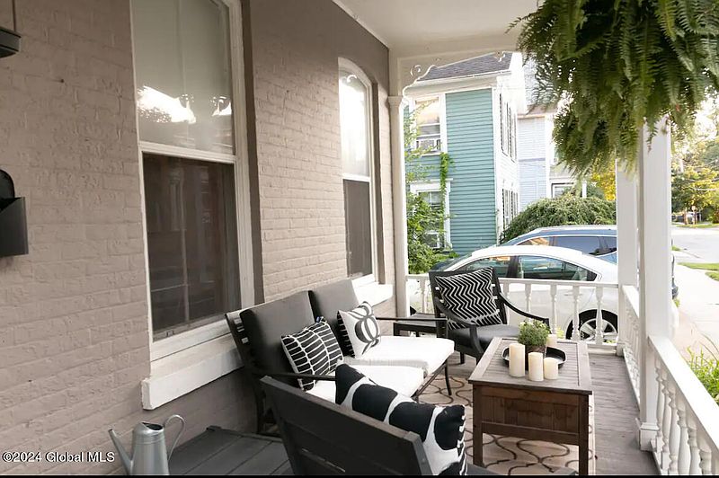 4th image of 154 Regent Street