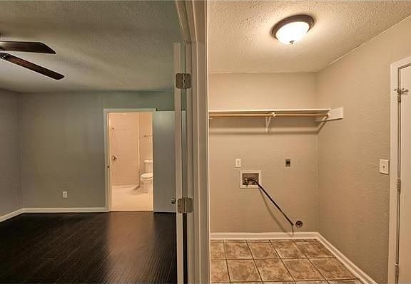 5th image of 207 S Kings Canyon Dr