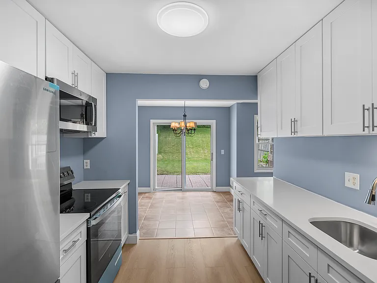22 Lexington Dr — Photo 7