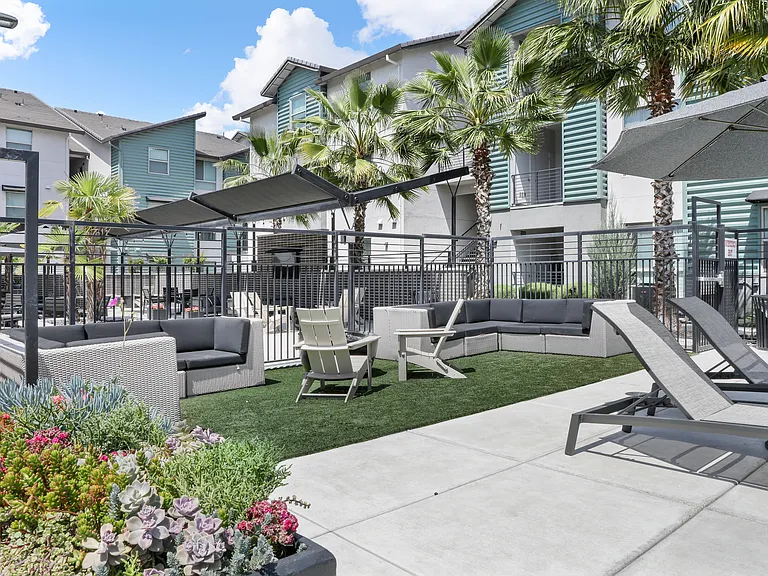 Tesoro Apartments — Photo 13