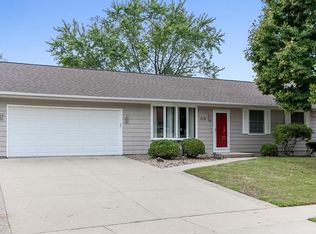 1519 Cottonwood Ln NE, Cedar Rapids, IA 52402