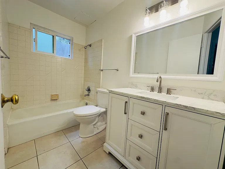 1036 Del Mar Ave #C — Photo 2