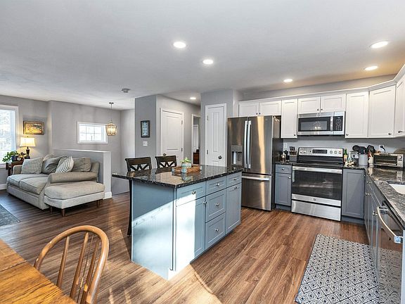 3rd image of 13 Acadia Avenue