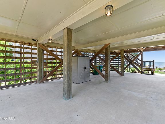 5th image of 4701 E Belle Fontaine Dr