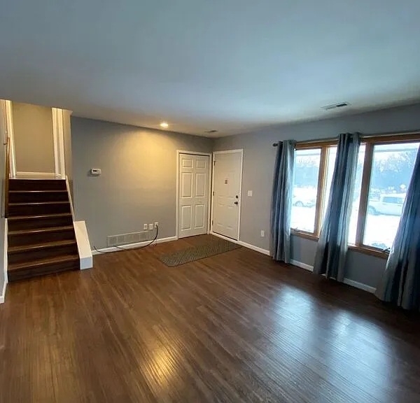 243 Randall Dr — Photo 2