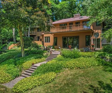 1055 Cedar Bend Dr, Ann Arbor, MI, 48105