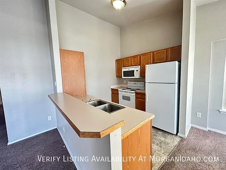 7502 W Tottenham Ln #202 — Photo 3