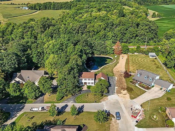 3rd image of 805 Hickory Ln