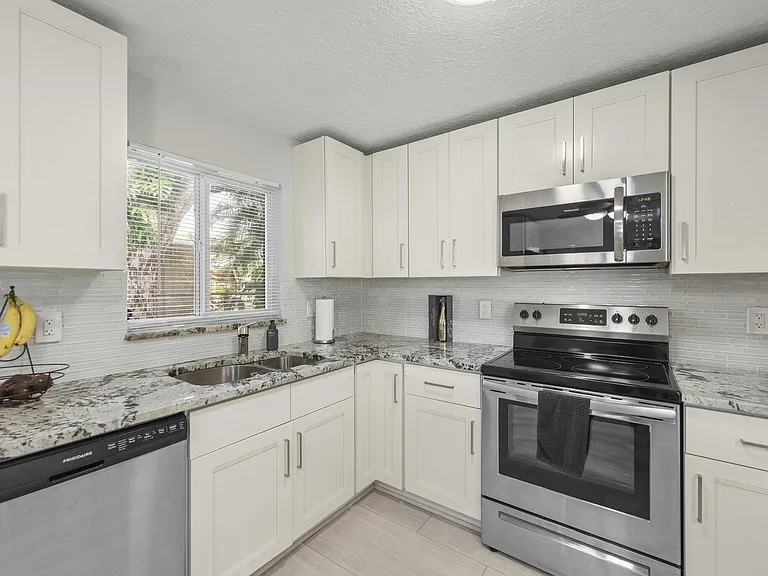 1710 SW 4th Ave — Photo 16