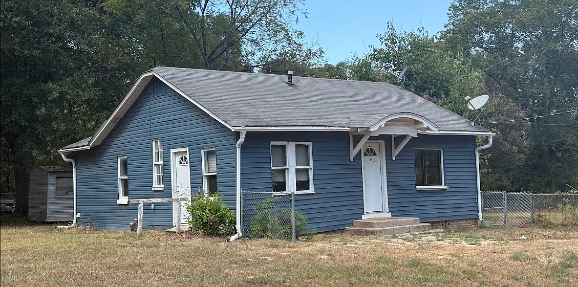 1708 S State Line Ave — Photo 1