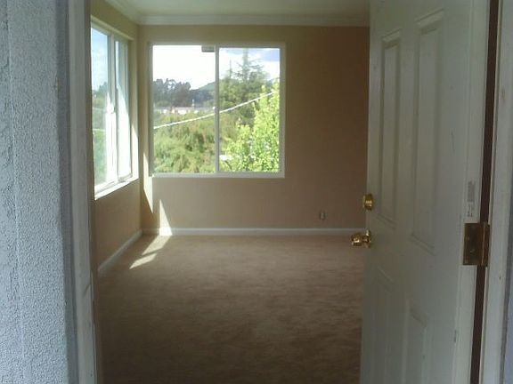 4th image of 101 Pheasant Ln