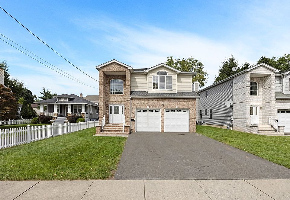 1st image of 104 Larch Ave