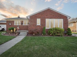 3350 Syckelmoore St, Trenton, MI 48183