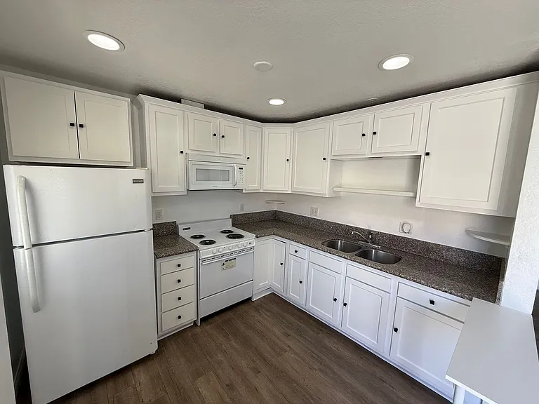 2258 Pamela Ln — Photo 4