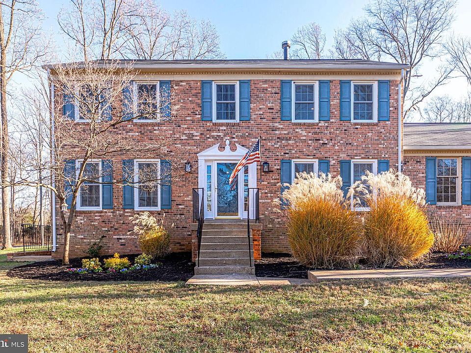 1st image of 15601 Newhope Dr