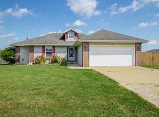 211 E Chrysler St, Clever, MO 65631