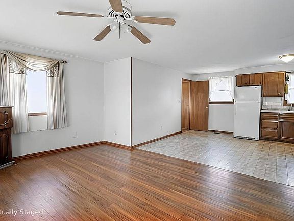 4th image of 240 Warren Ave