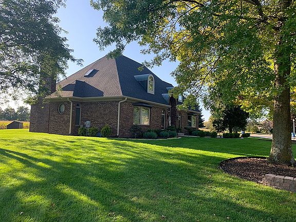 5th image of 2703 Meadow Dr