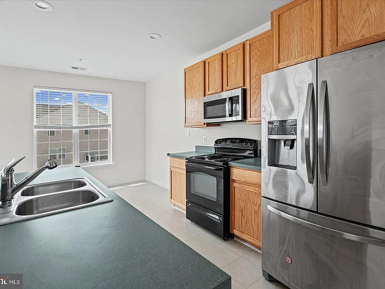 1670 Mohegan Dr #B — Photo 11