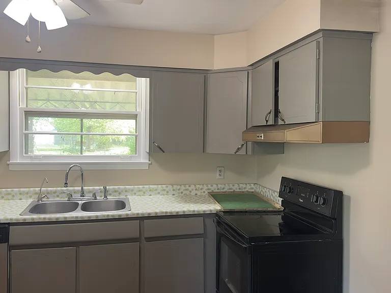 702 Belaire Dr — Photo 4